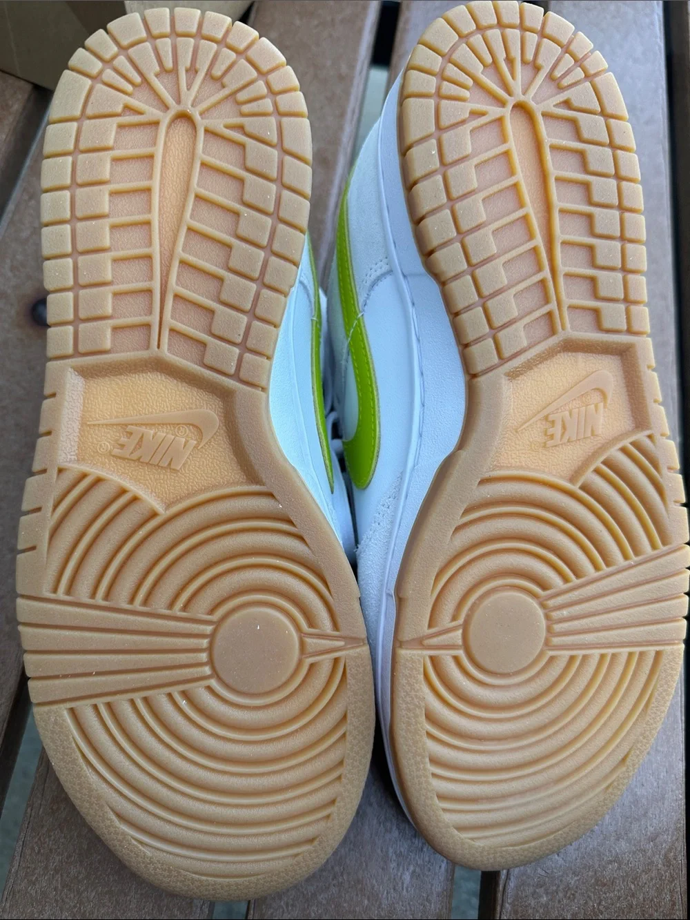 NIKE Dunk Low - Picture 4 of 4
